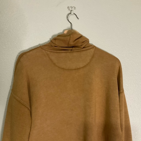 Aerie Fleece Slouchy Turtleneck Tan Camel Boho Oversized Comfy Sweatshirt Size M - Picture 11 of 13